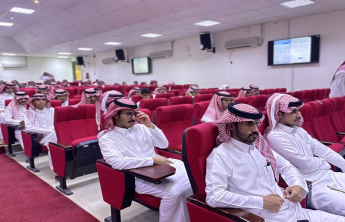 عميد كلية يلتقي بطلاب التدريب الميداني