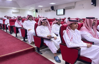 عميد كلية يلتقي بطلاب التدريب الميداني