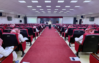 الكلية تنظم لقاءً تعريفياً بالتخصصات العلمية للطلاب