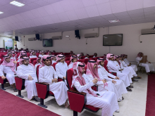 عميد الكلية يلتقي طلاب الفصل الصيفي